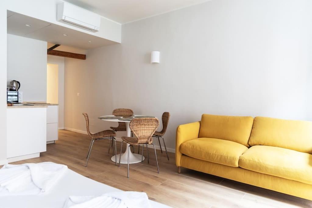 Youhosty - Ticinese Suite 1 Милан Экстерьер фото